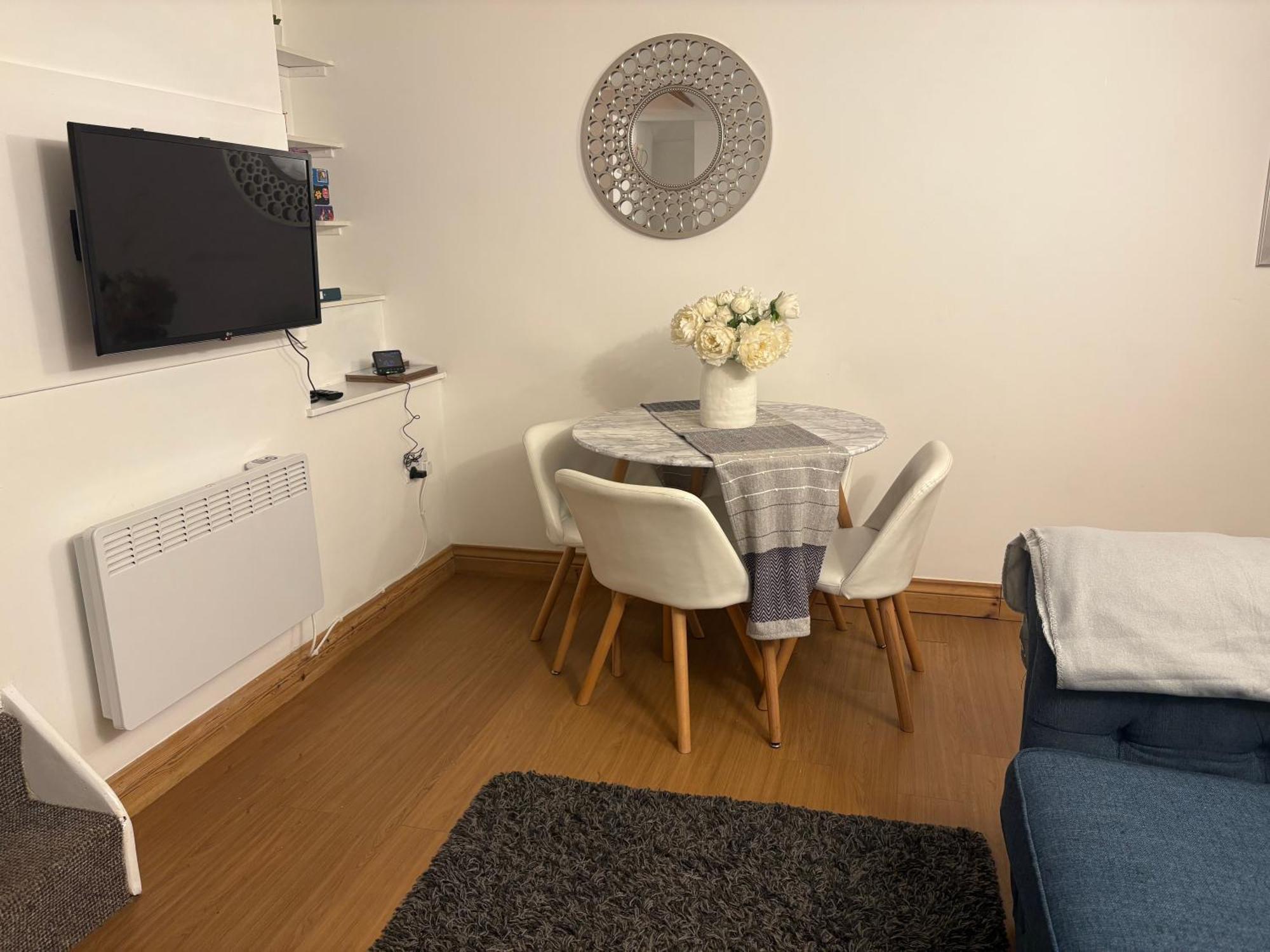 Seaton, Devon, Two Bed Apartment, Just Off The Sea Front. Esterno foto